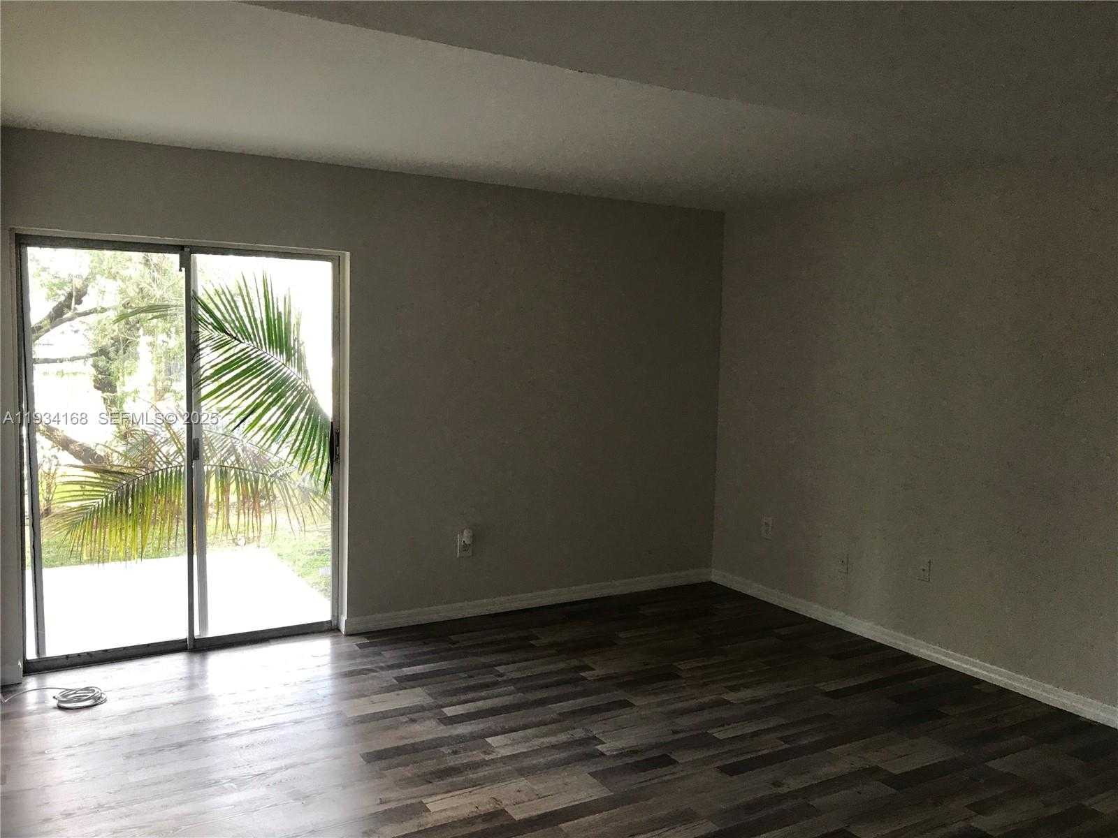 Small Image of 9355 FONTAINEBLEAU BLVD #C105, Miami Number 10