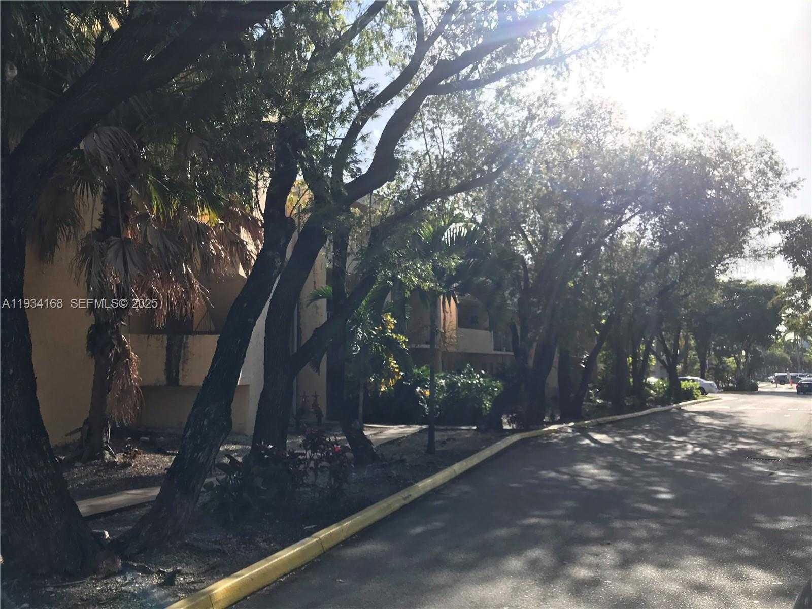 Small Image of 9355 FONTAINEBLEAU BLVD #C105, Miami Number 17