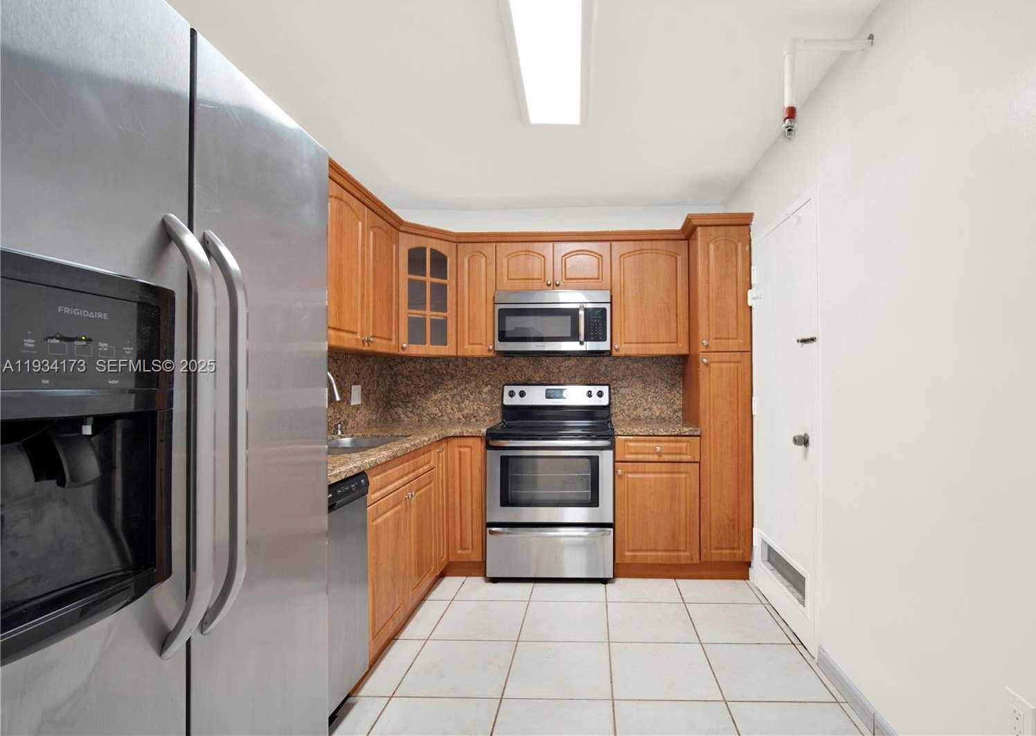 Small Image of 400 KINGS POINT DR #1604, Sunny Isles Beach Number 13