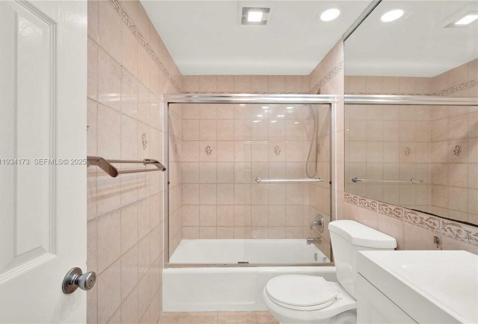 Small Image of 400 KINGS POINT DR #1604, Sunny Isles Beach Number 16
