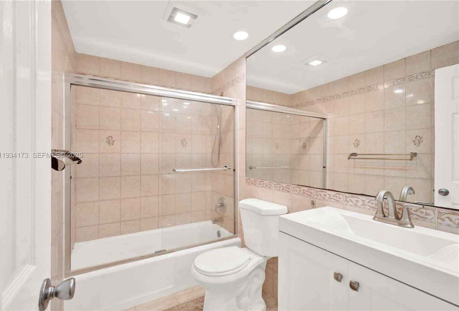 Small Image of 400 KINGS POINT DR #1604, Sunny Isles Beach Number 17
