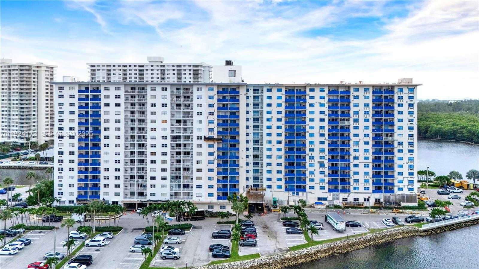 Small Image of 400 KINGS POINT DR #1604, Sunny Isles Beach Number 6