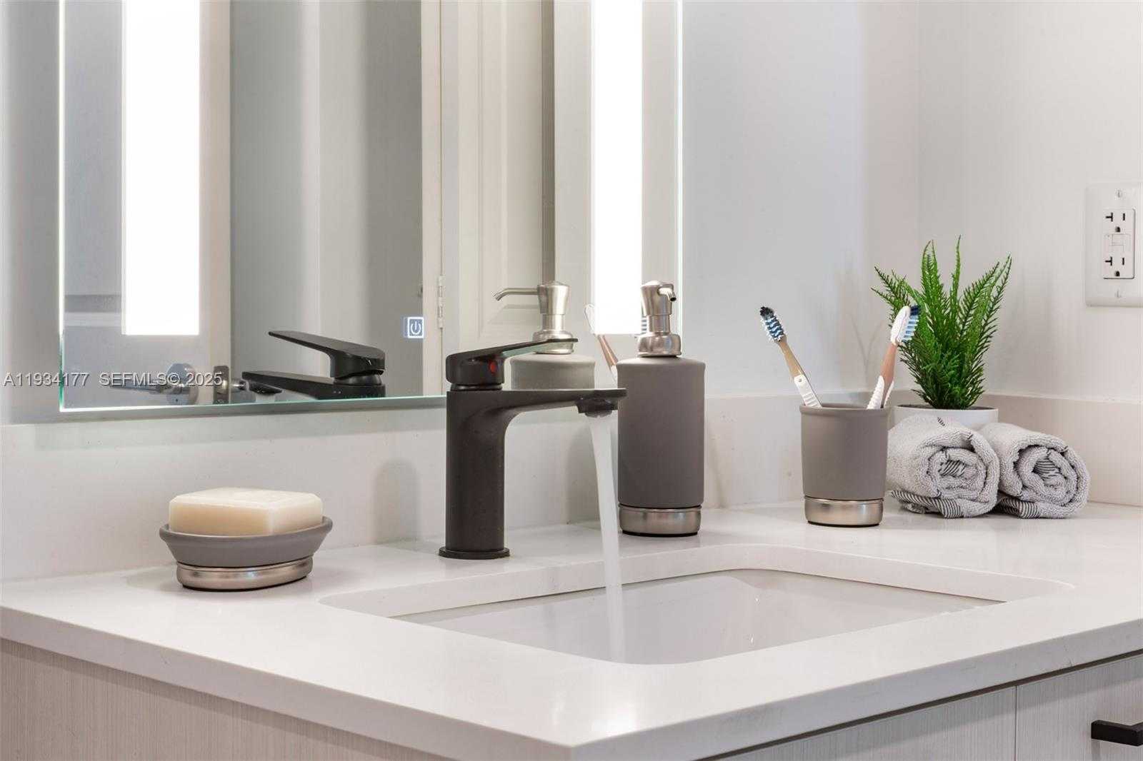 Small Image of 221 SOUTH WEST 12TH ST #PH6, Miami Number 15