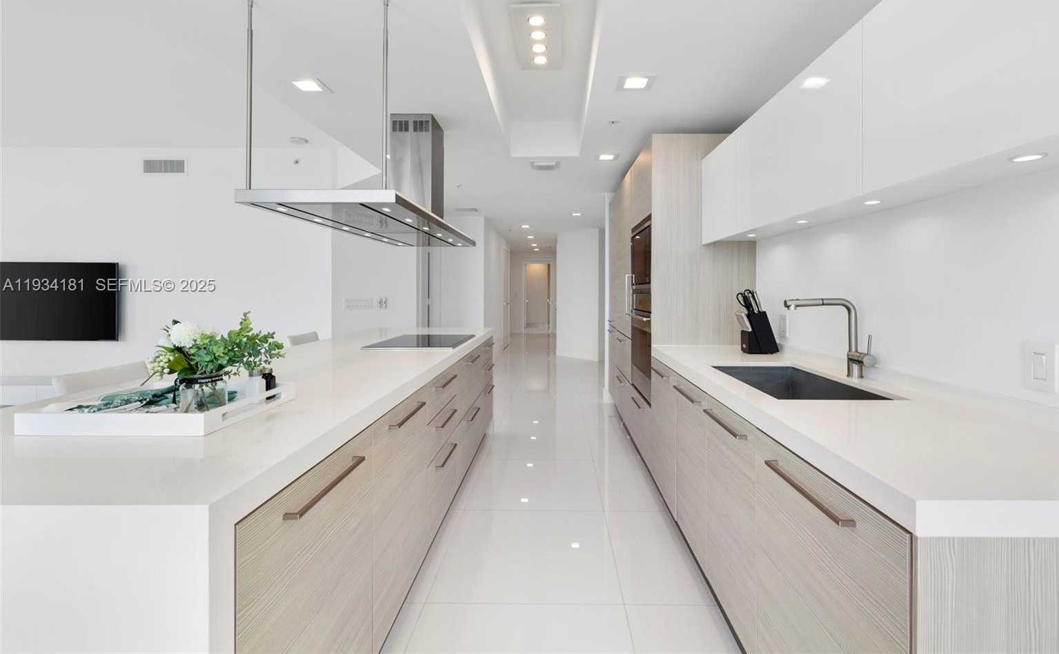 Small Image of 17111 BISCAYNE BLVD #1110, North Miami Beach Number 11