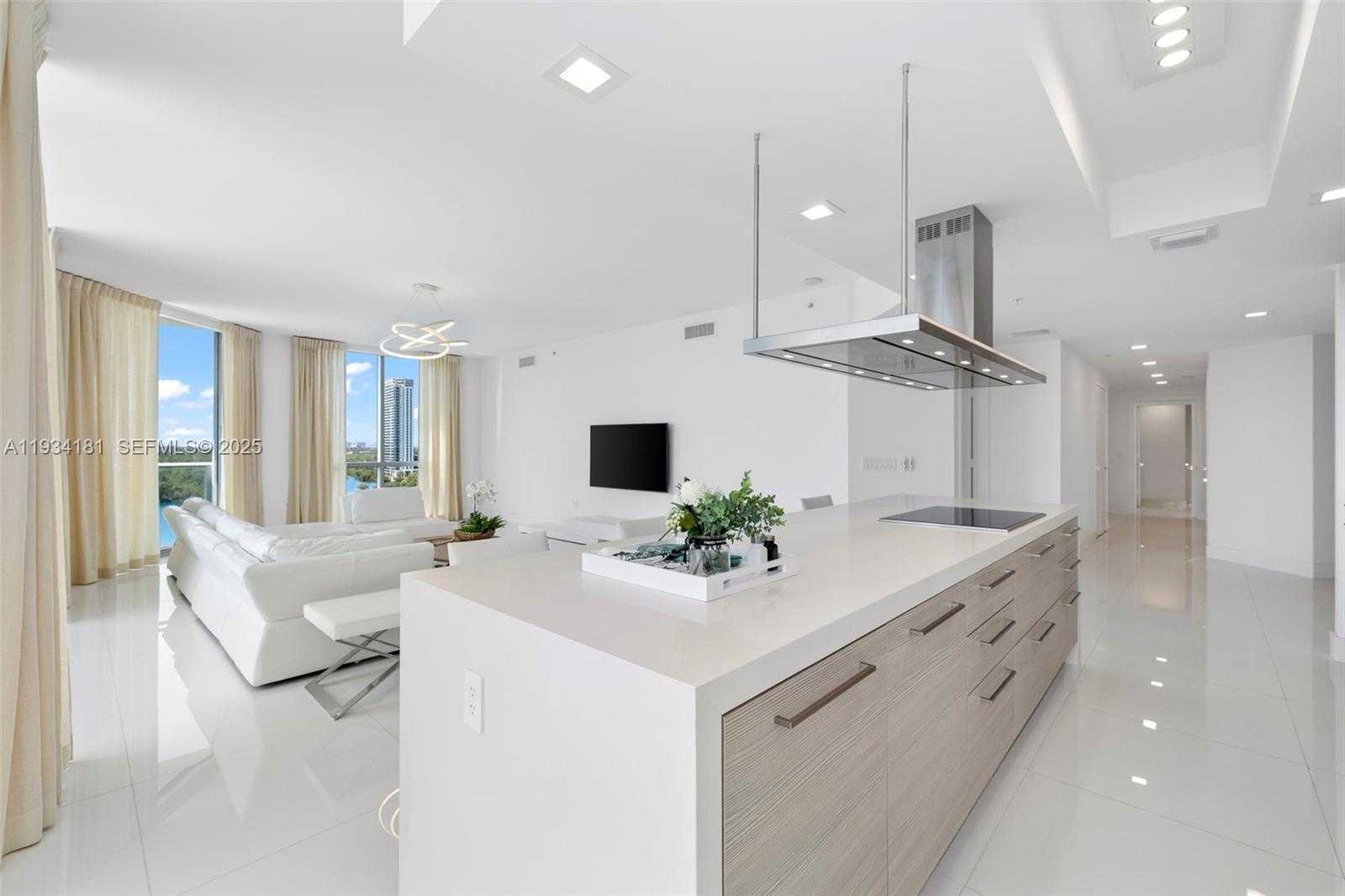 Small Image of 17111 BISCAYNE BLVD #1110, North Miami Beach Number 12