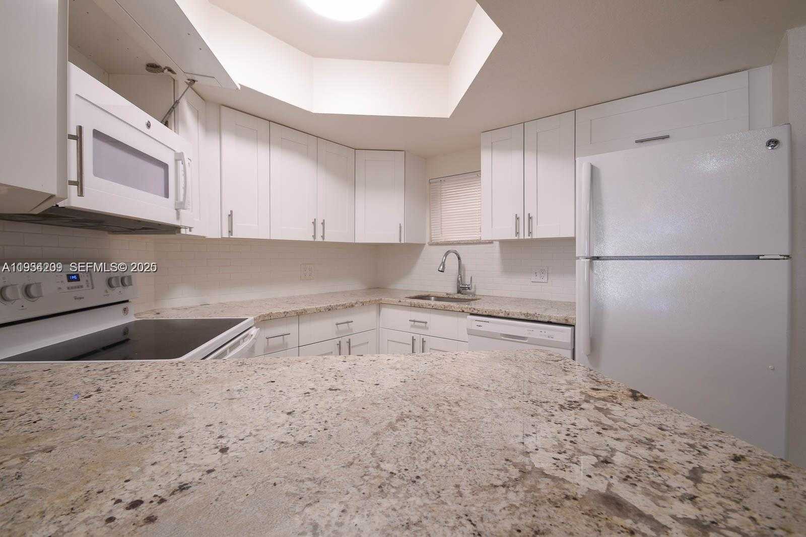 Small Image of 8215 LAKE DR #504, Doral Number 2