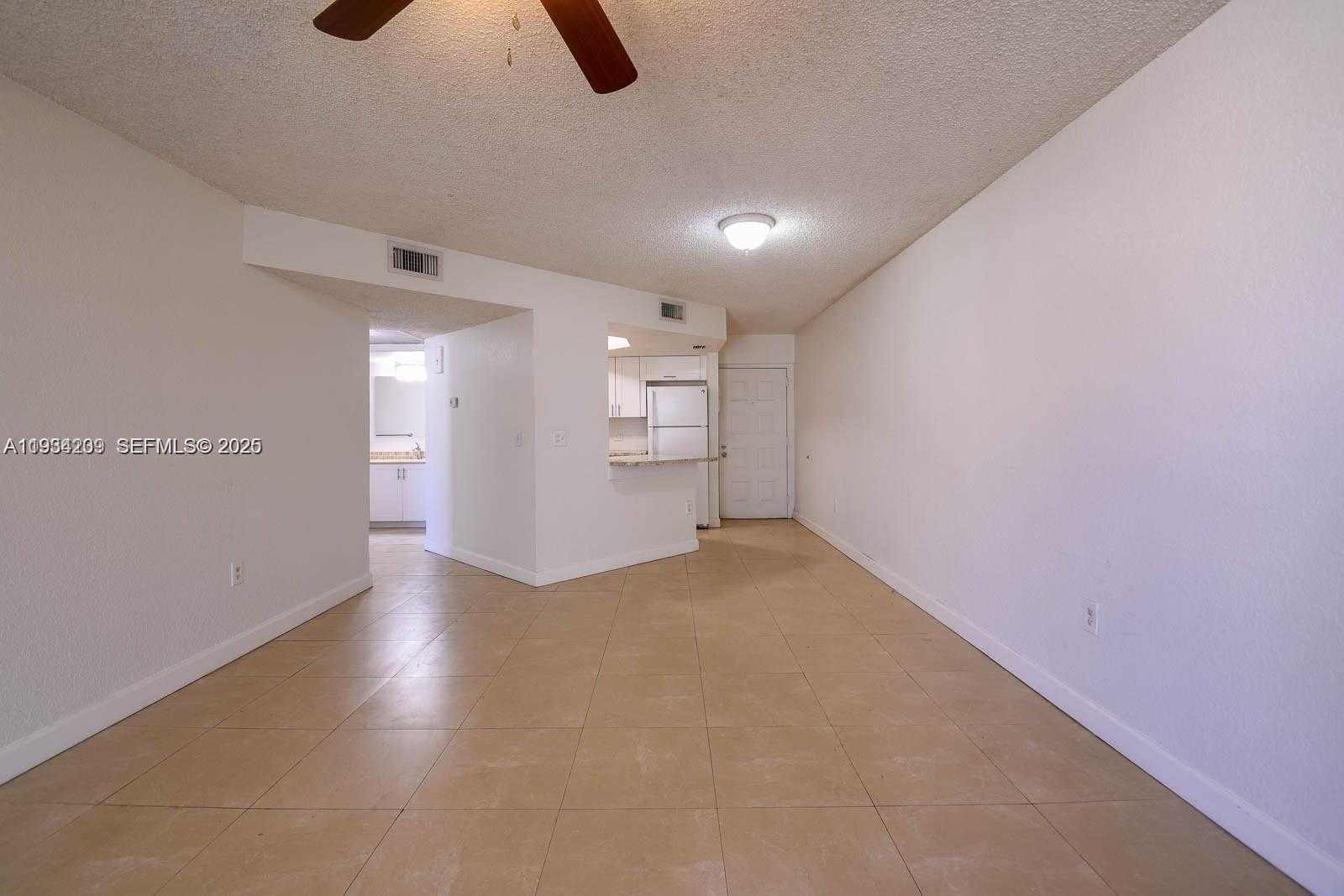 Small Image of 8215 LAKE DR #504, Doral Number 5
