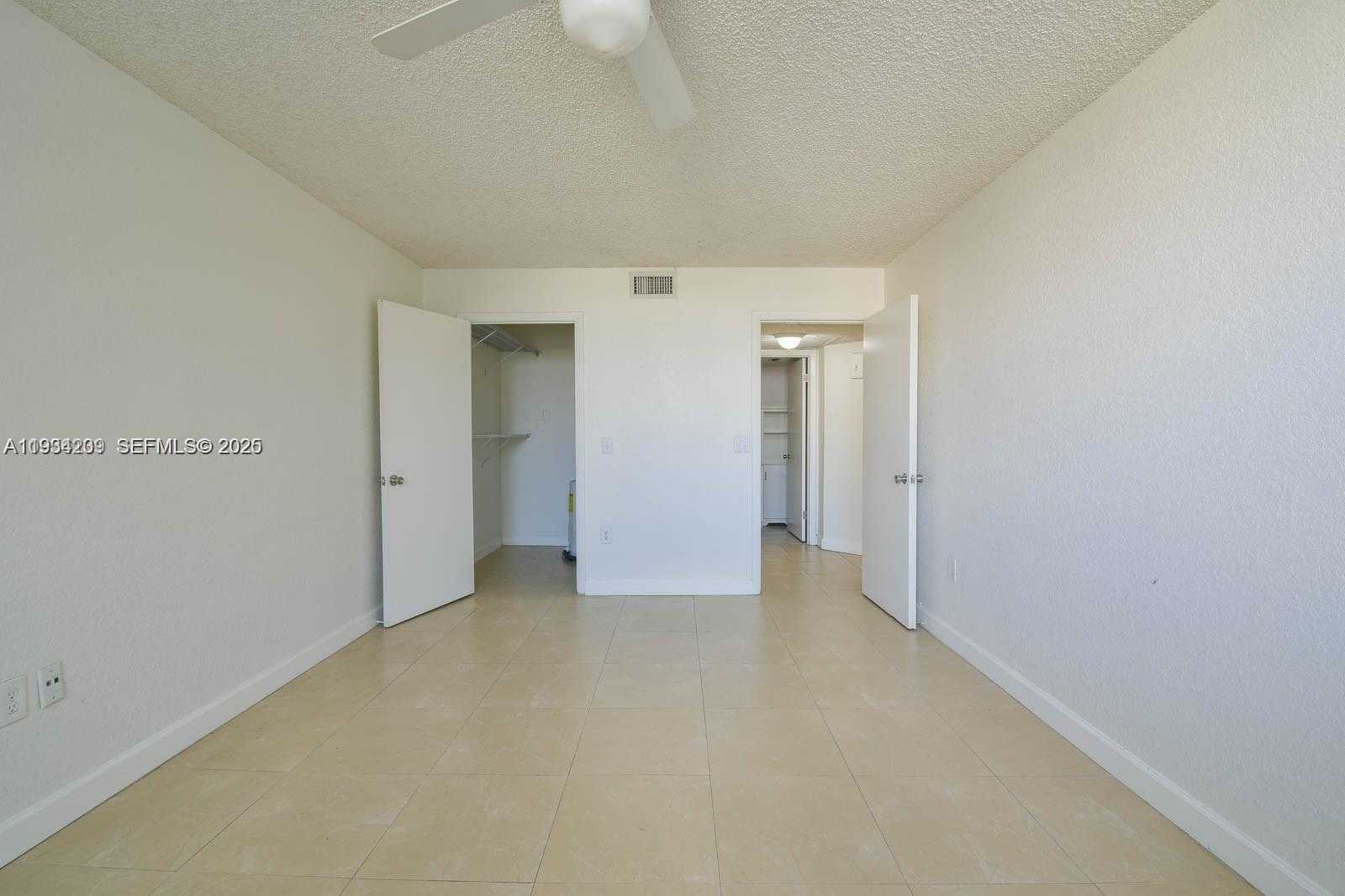 Small Image of 8215 LAKE DR #504, Doral Number 6