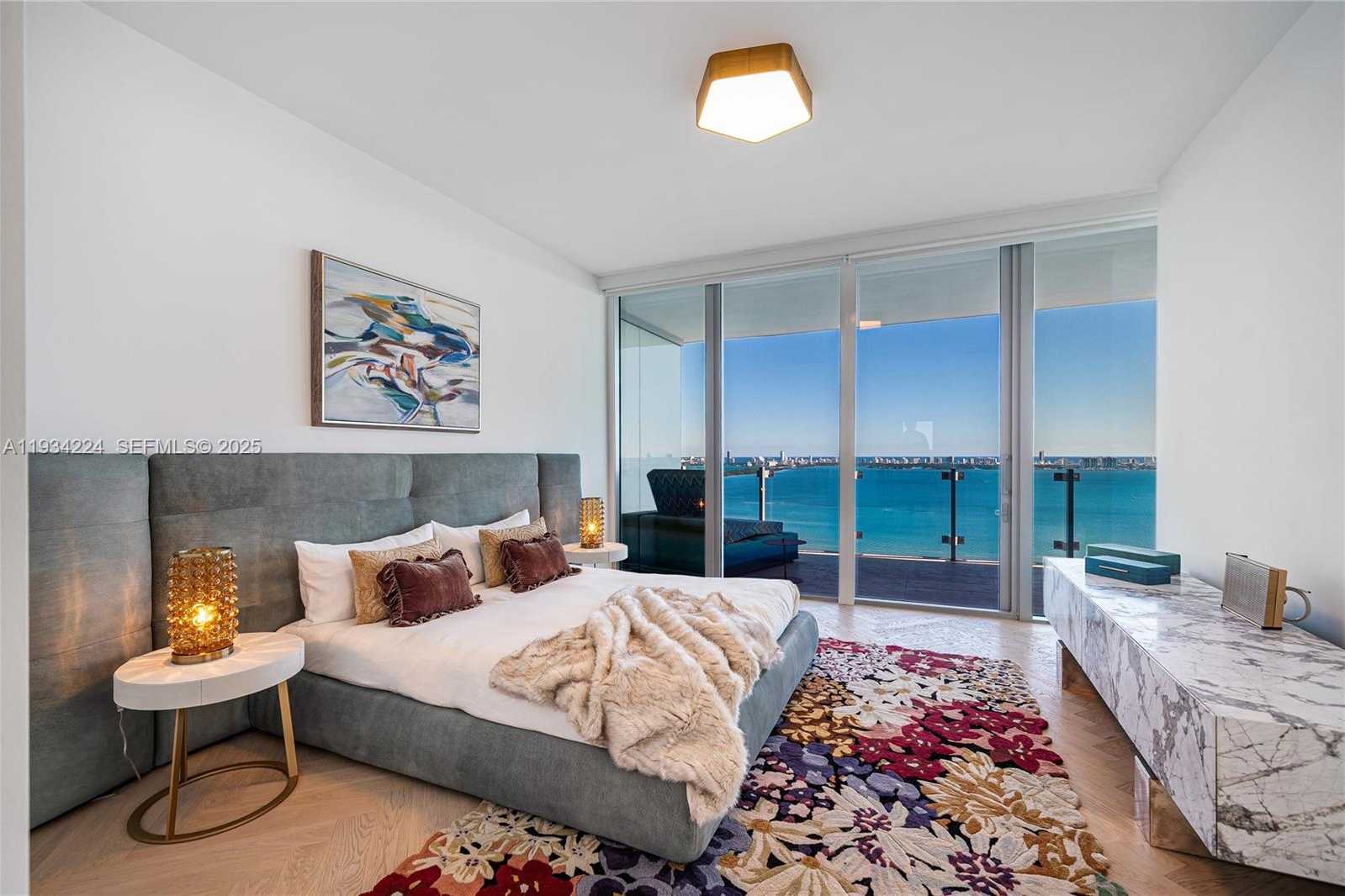 Small Image of Miami Number 11