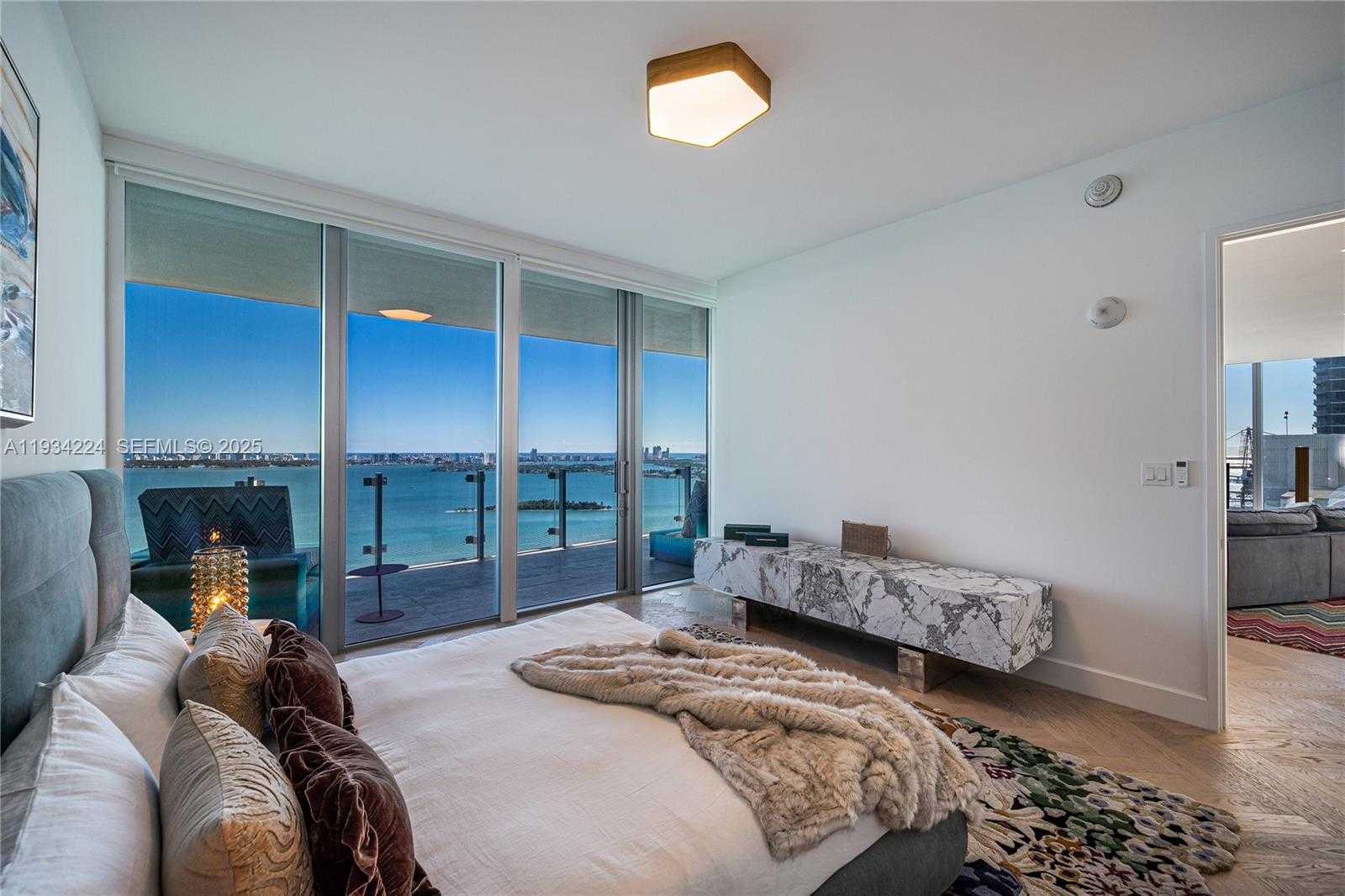 Small Image of Miami Number 12