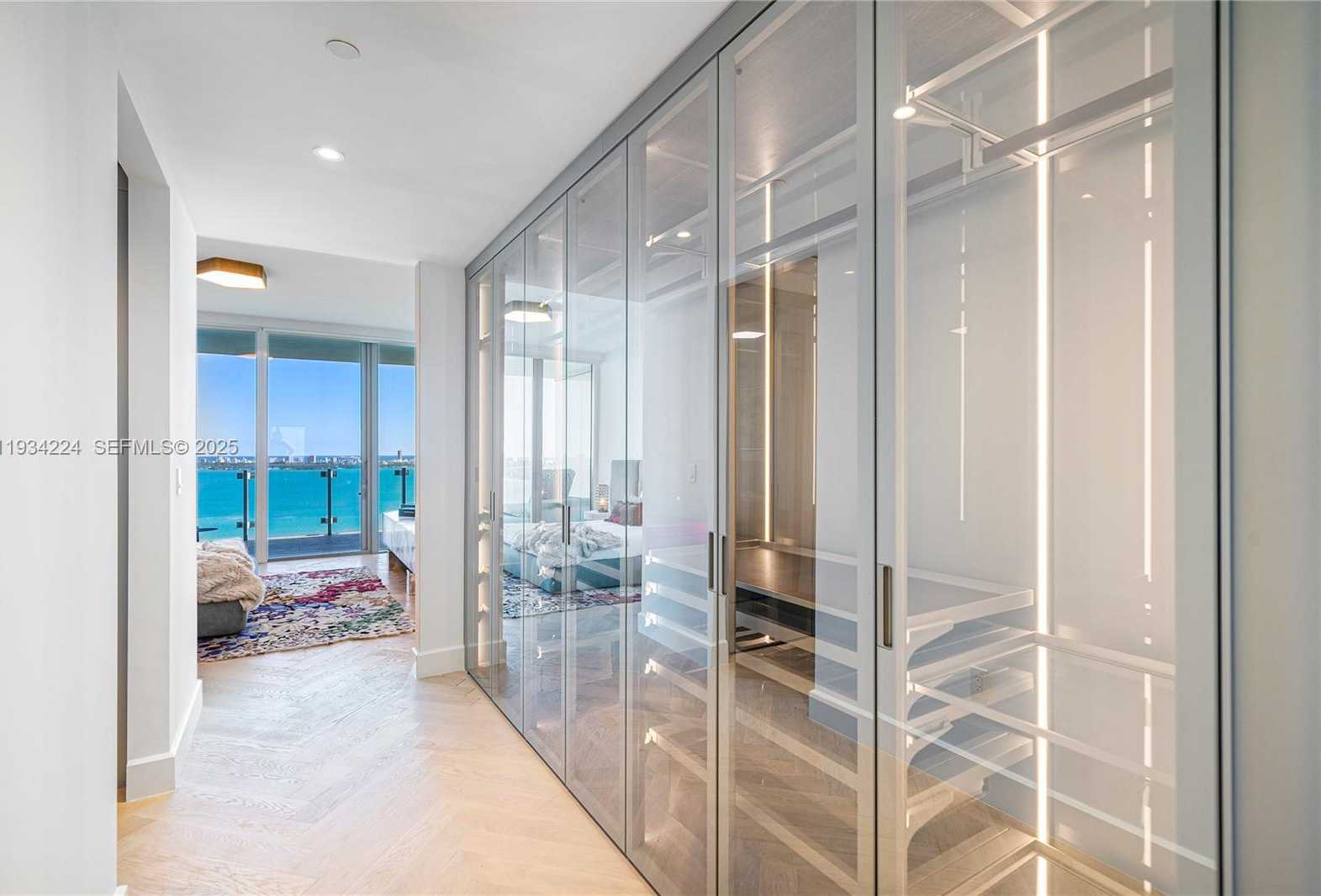 Small Image of Miami Number 13