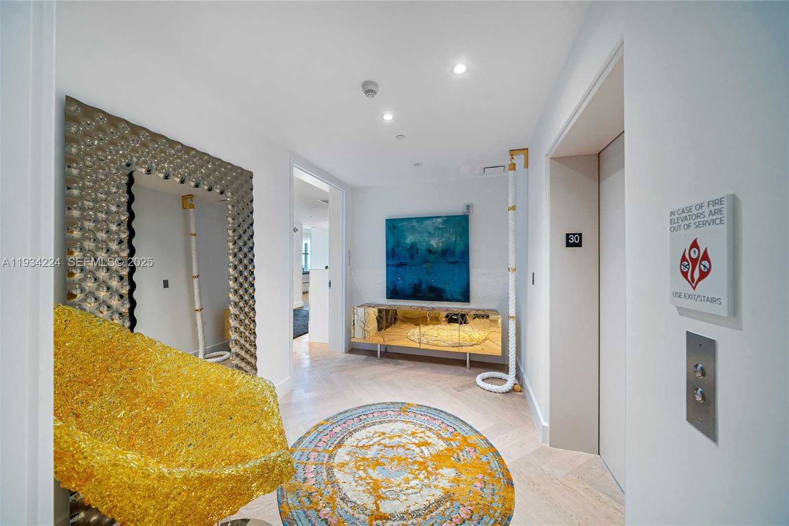 Small Image of Miami Number 29