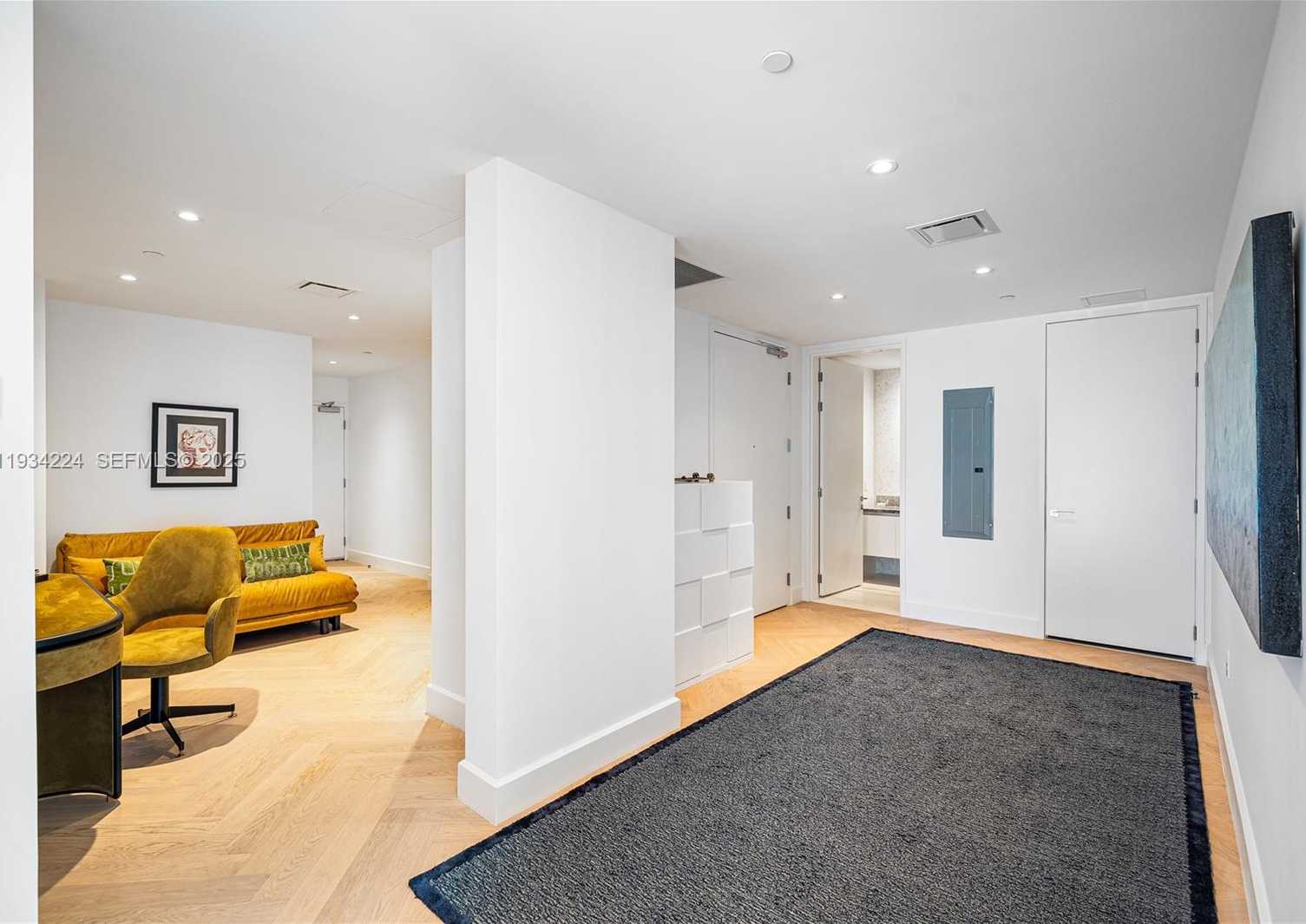 Small Image of Miami Number 30