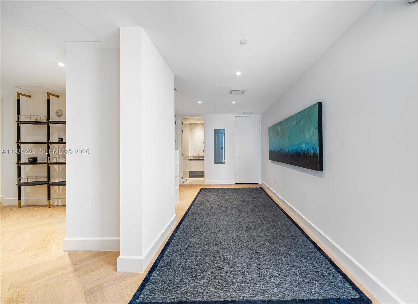 Small Image of Miami Number 33