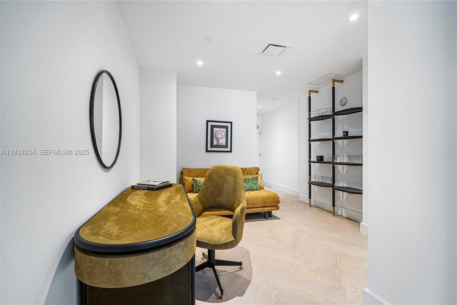 Small Image of Miami Number 34