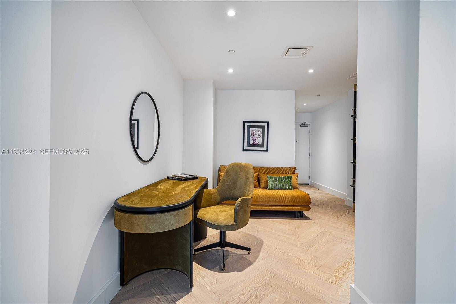 Small Image of Miami Number 35