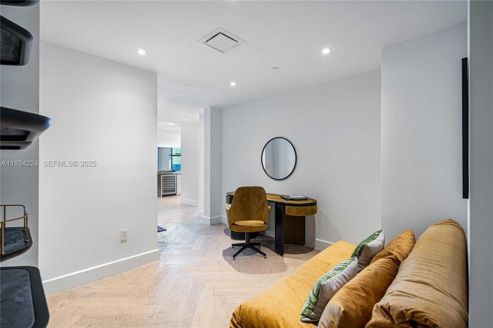 Small Image of Miami Number 36