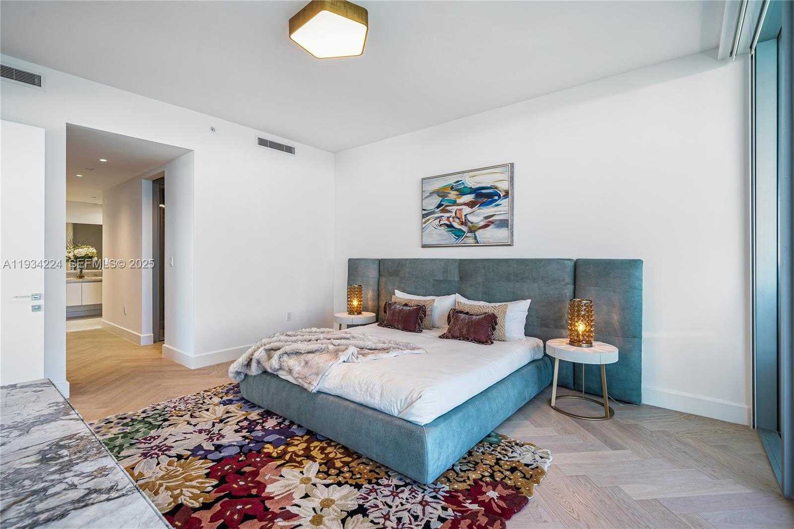 Small Image of Miami Number 4