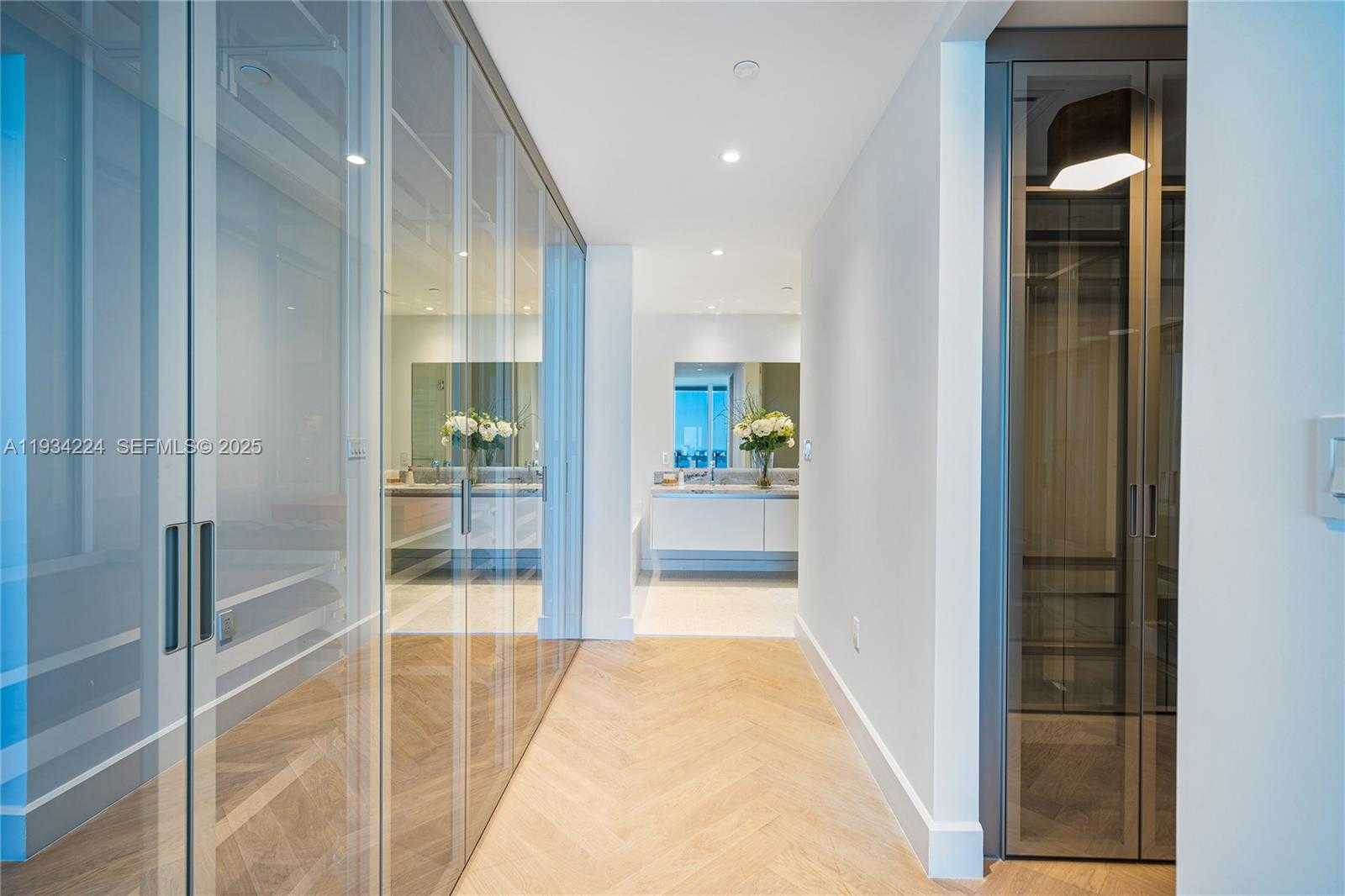 Small Image of Miami Number 5