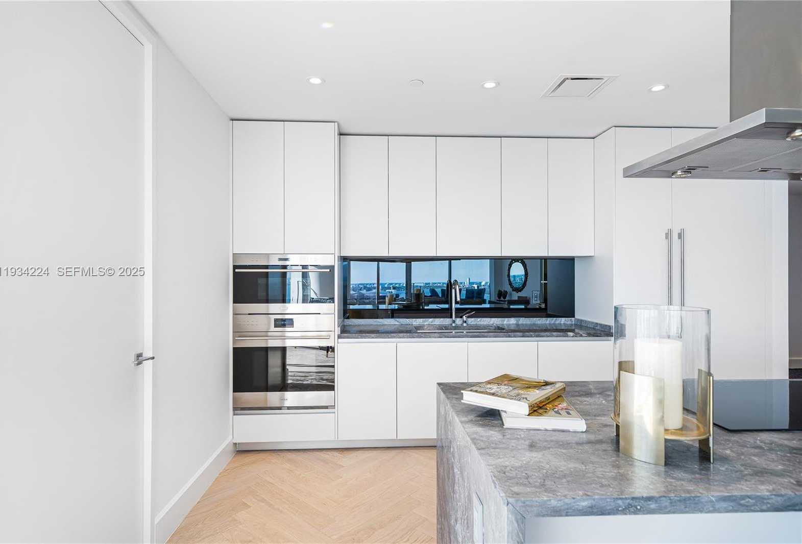 Small Image of Miami Number 51