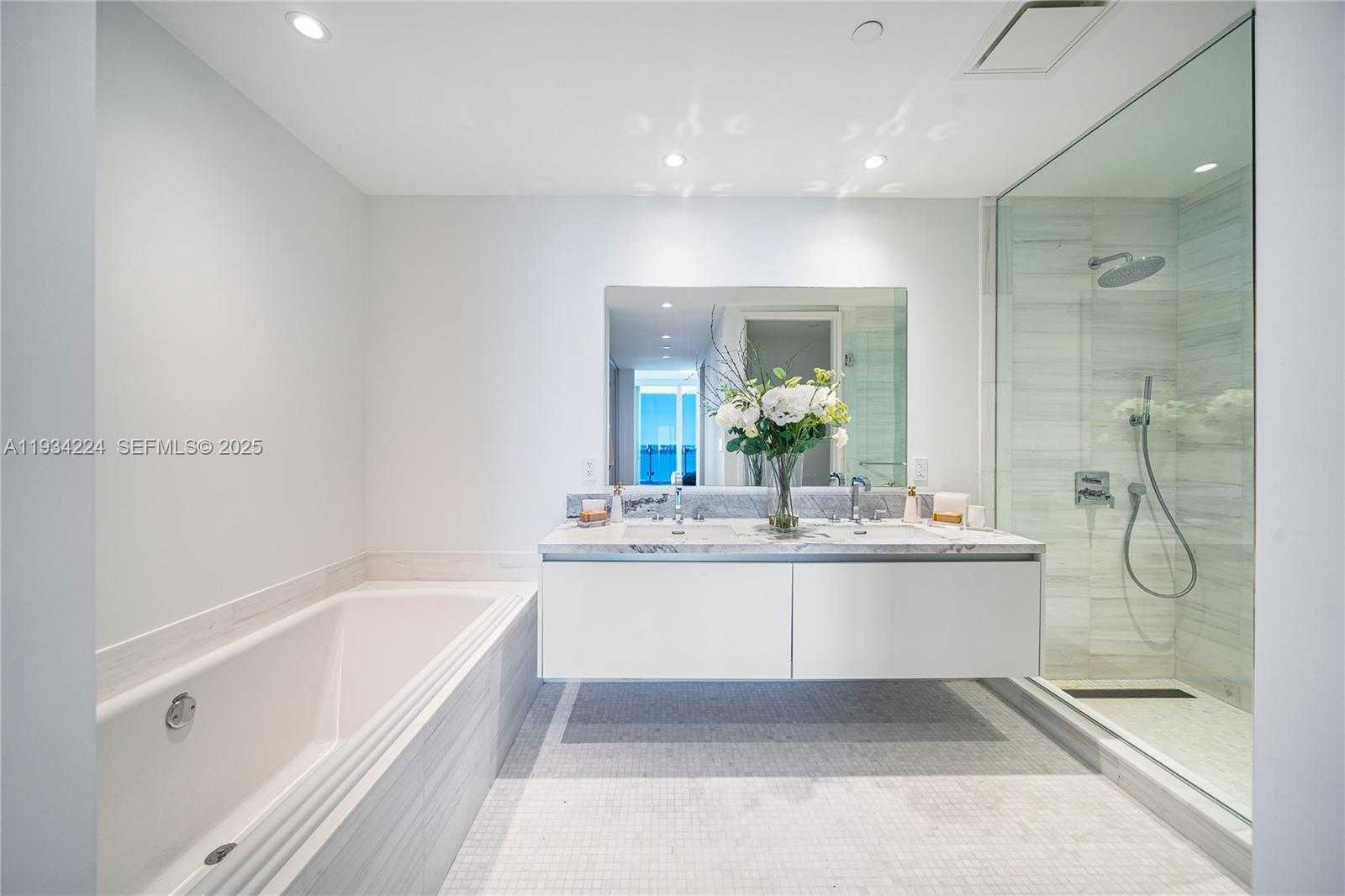 Small Image of Miami Number 7