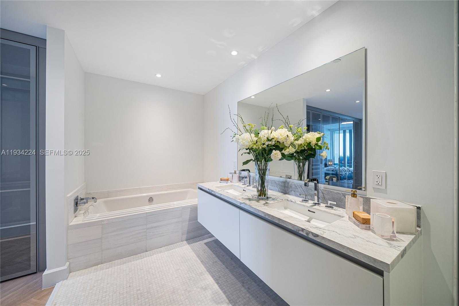 Small Image of Miami Number 8