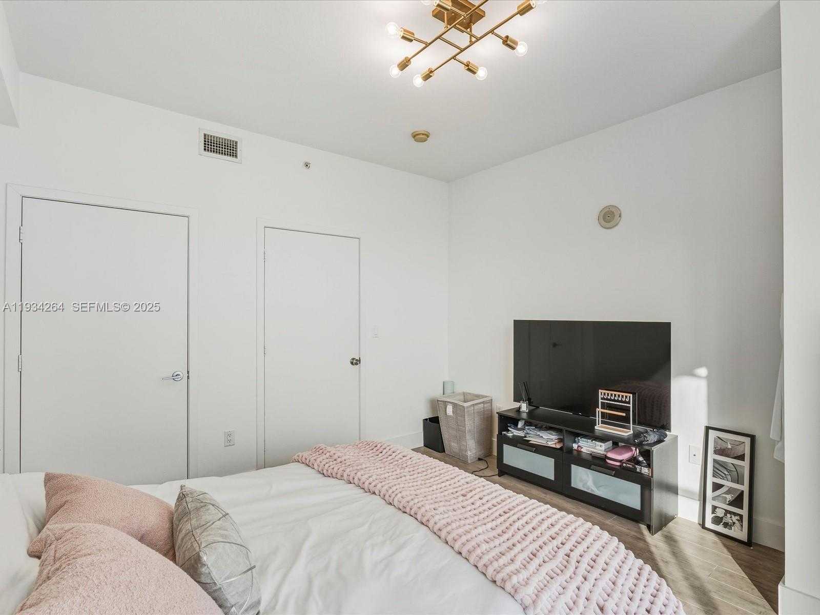 Small Image of 1111 SOUTH WEST 1ST AVE #UPH4017, Miami Number 14