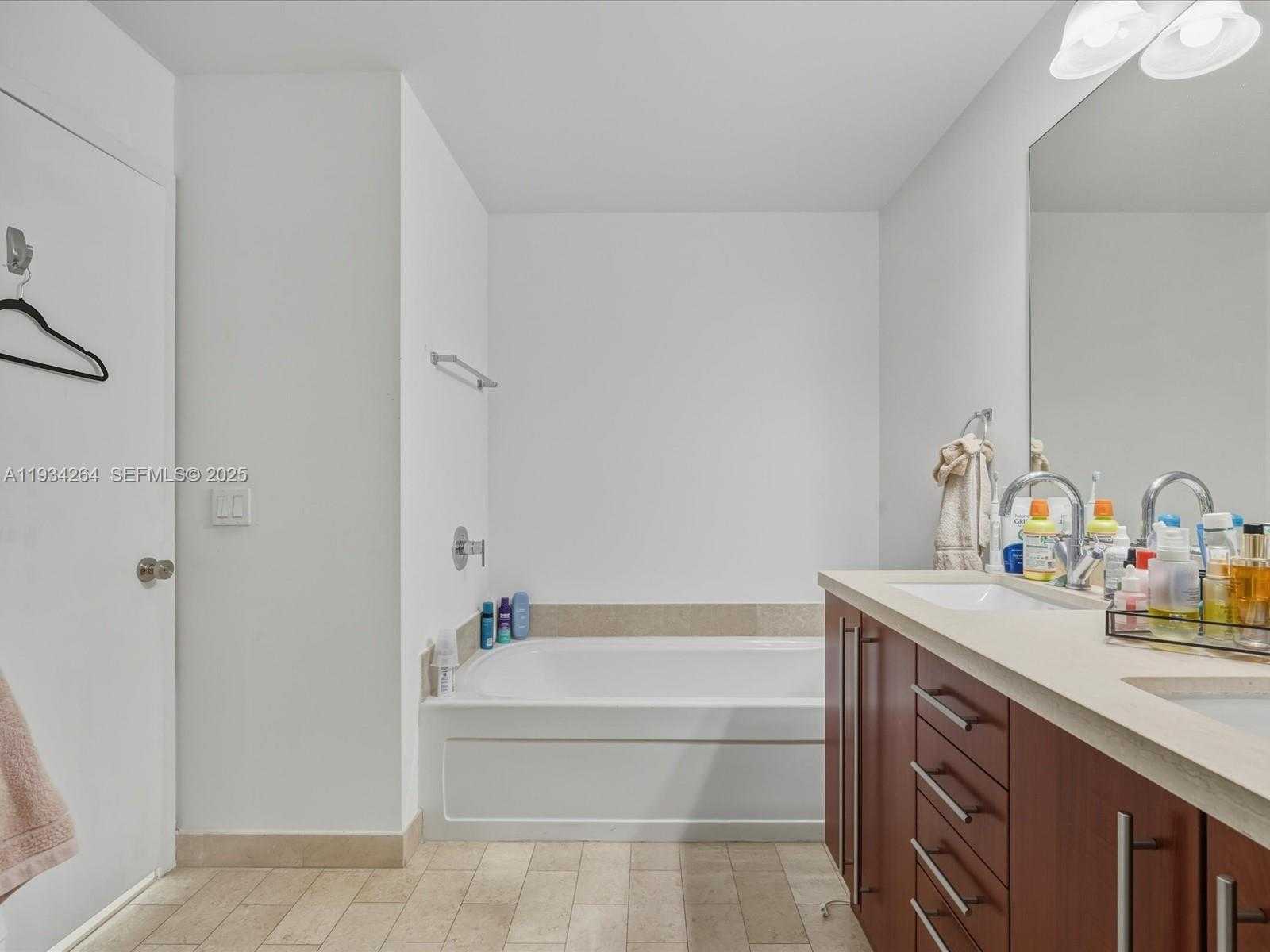 Small Image of 1111 SOUTH WEST 1ST AVE #UPH4017, Miami Number 15