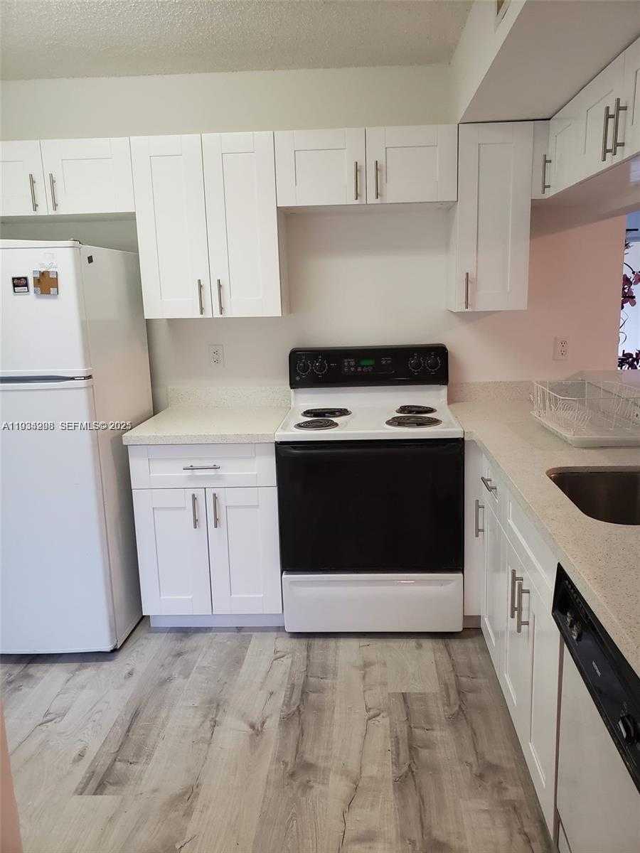 Small Image of 4500 NORTH WEST 99TH CT #204-5, Doral Number 8