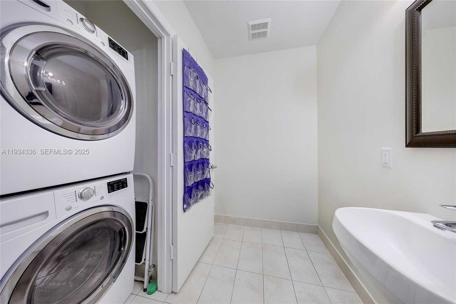 Small Image of 1900 NORTH BAYSHORE DR #711, Miami Number 13