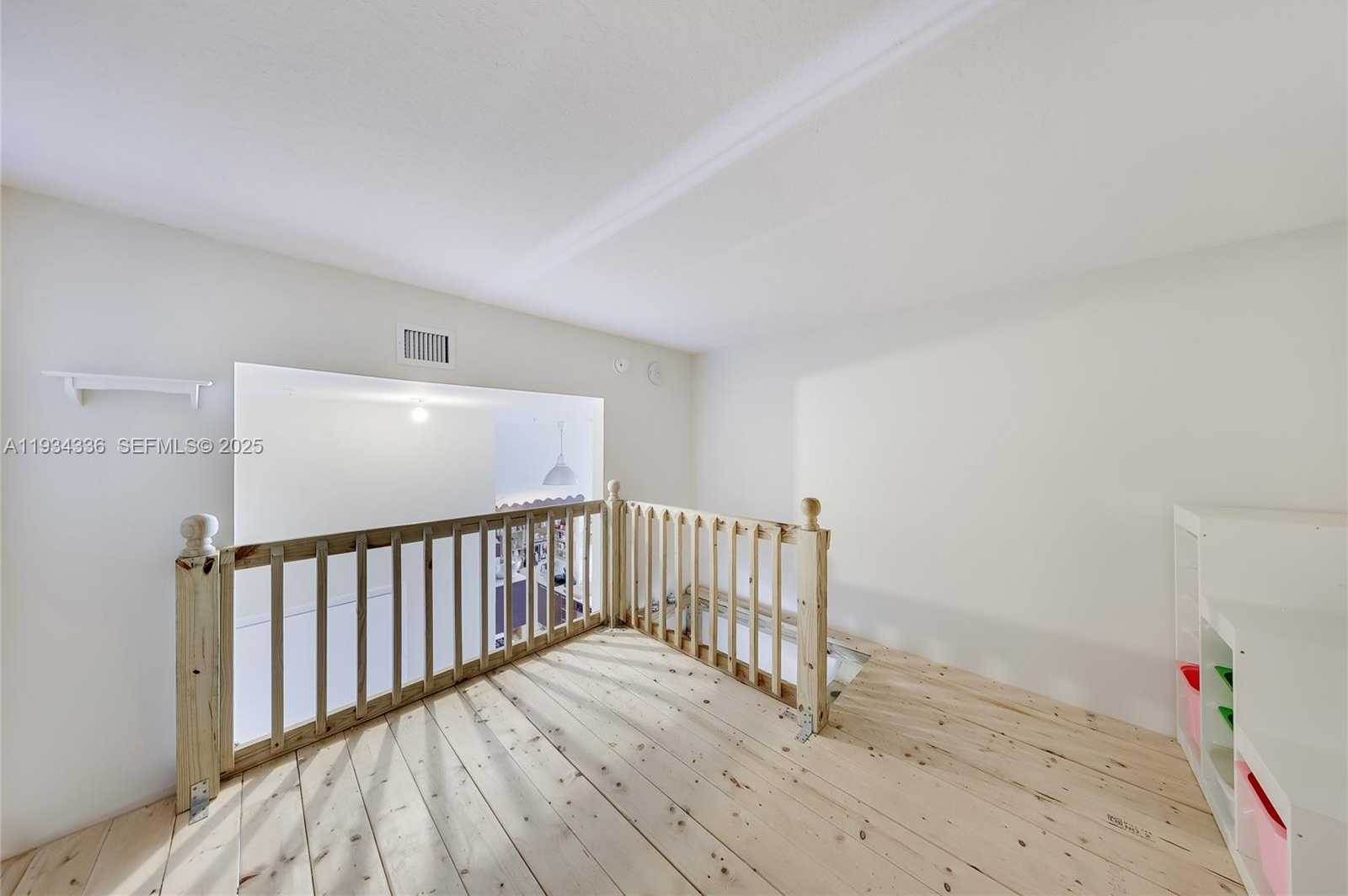 Small Image of 1900 NORTH BAYSHORE DR #711, Miami Number 17