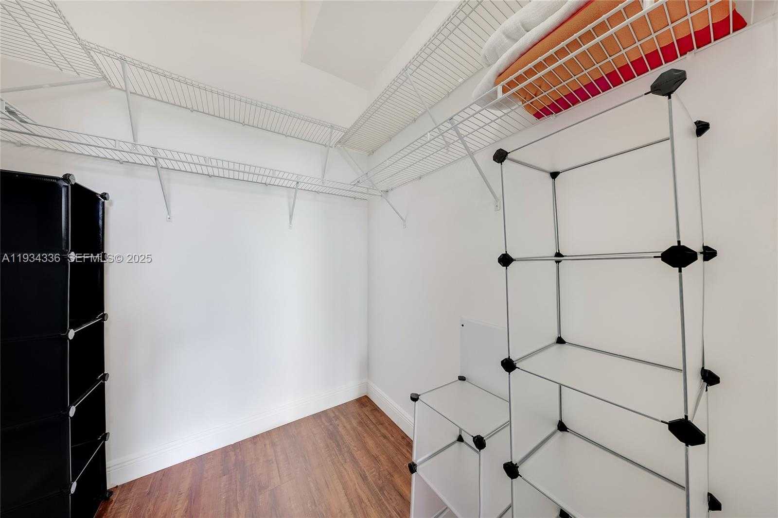 Small Image of 1900 NORTH BAYSHORE DR #711, Miami Number 18