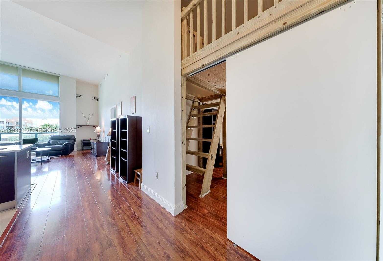 Small Image of 1900 NORTH BAYSHORE DR #711, Miami Number 4