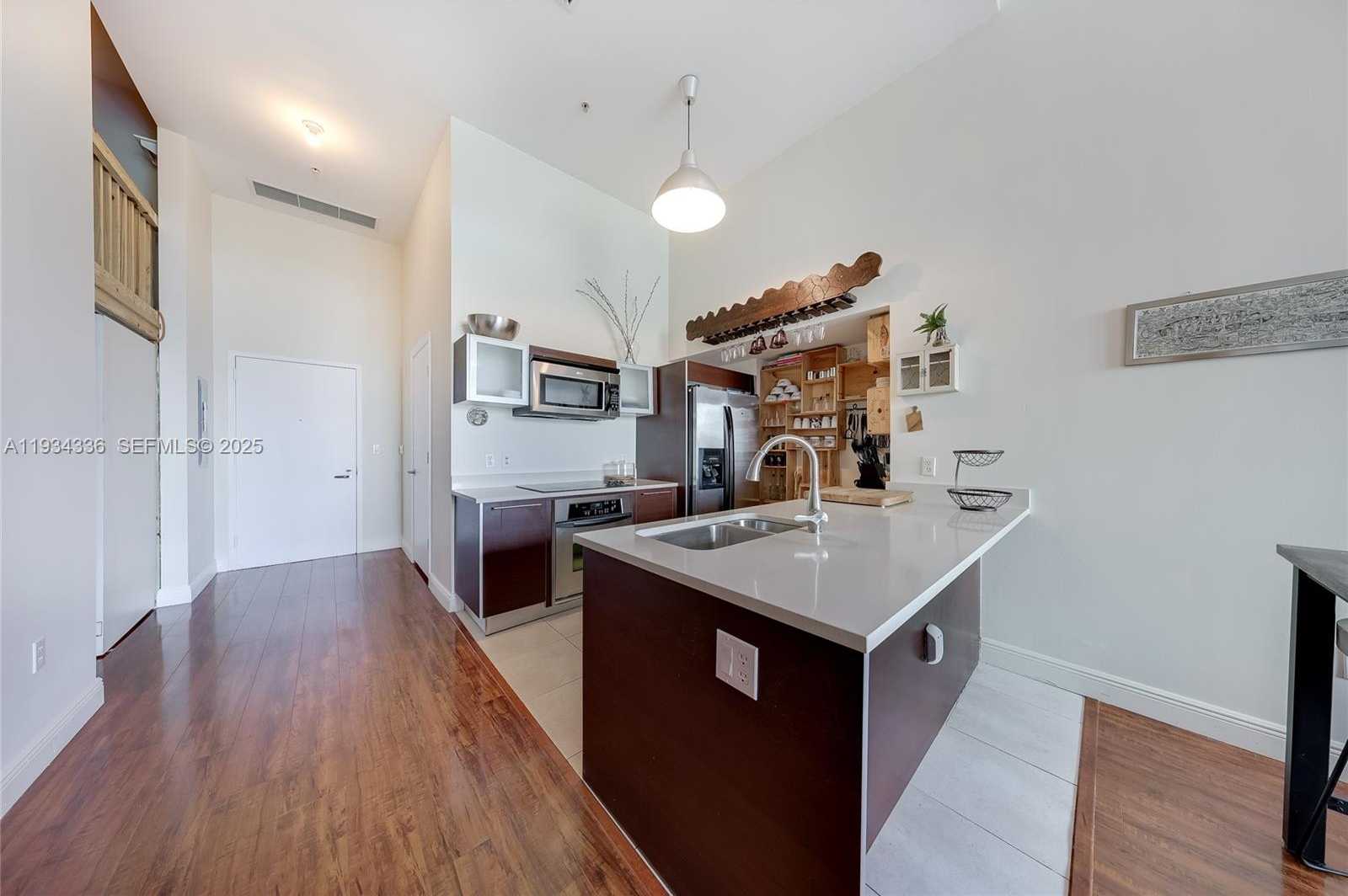 Small Image of 1900 NORTH BAYSHORE DR #711, Miami Number 8