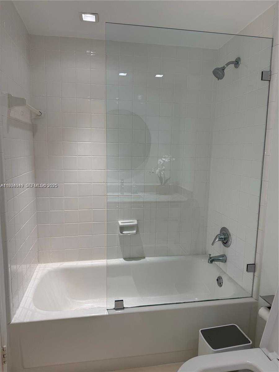 Small Image of 900 BAY DR #315, Miami Beach Number 13