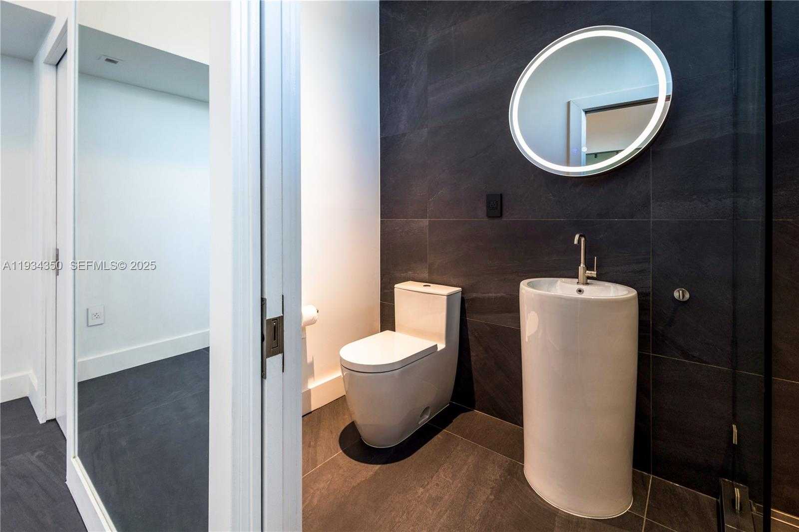 Small Image of 7934 WEST DR #1401, North Bay Village Number 4