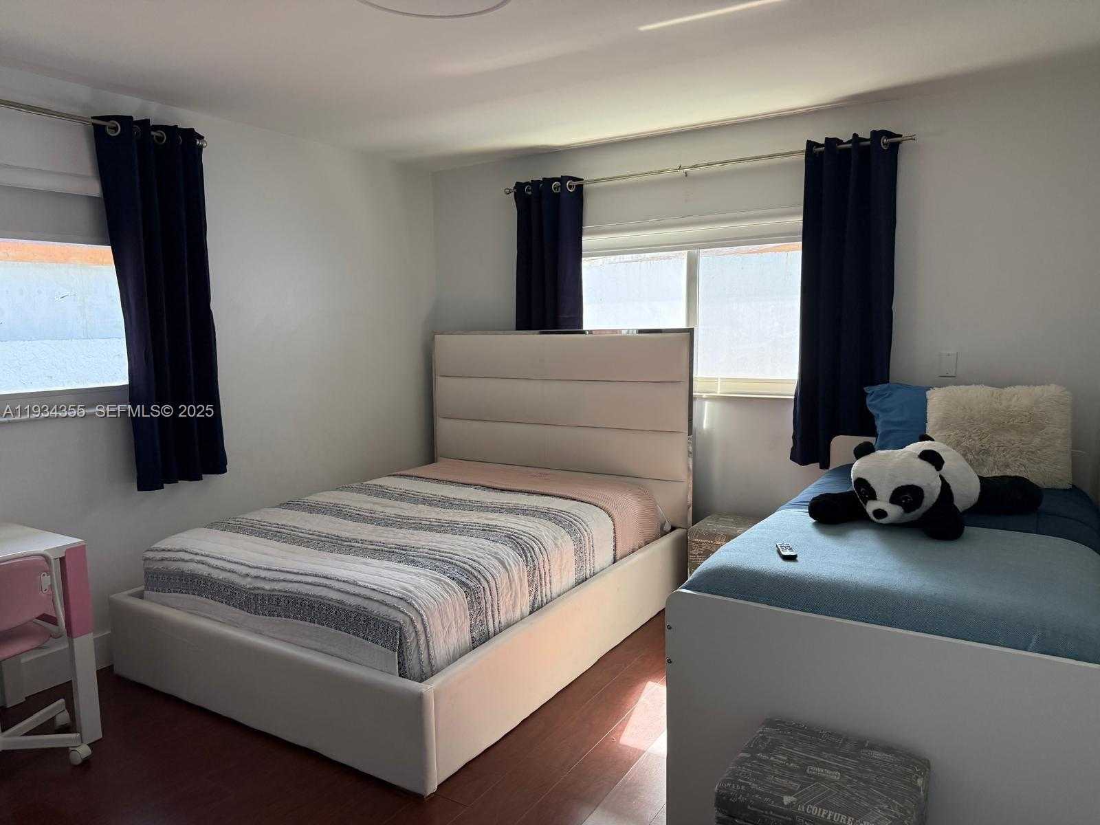 Small Image of 2430 SOUTH WEST 22ND TER, Miami Number 10