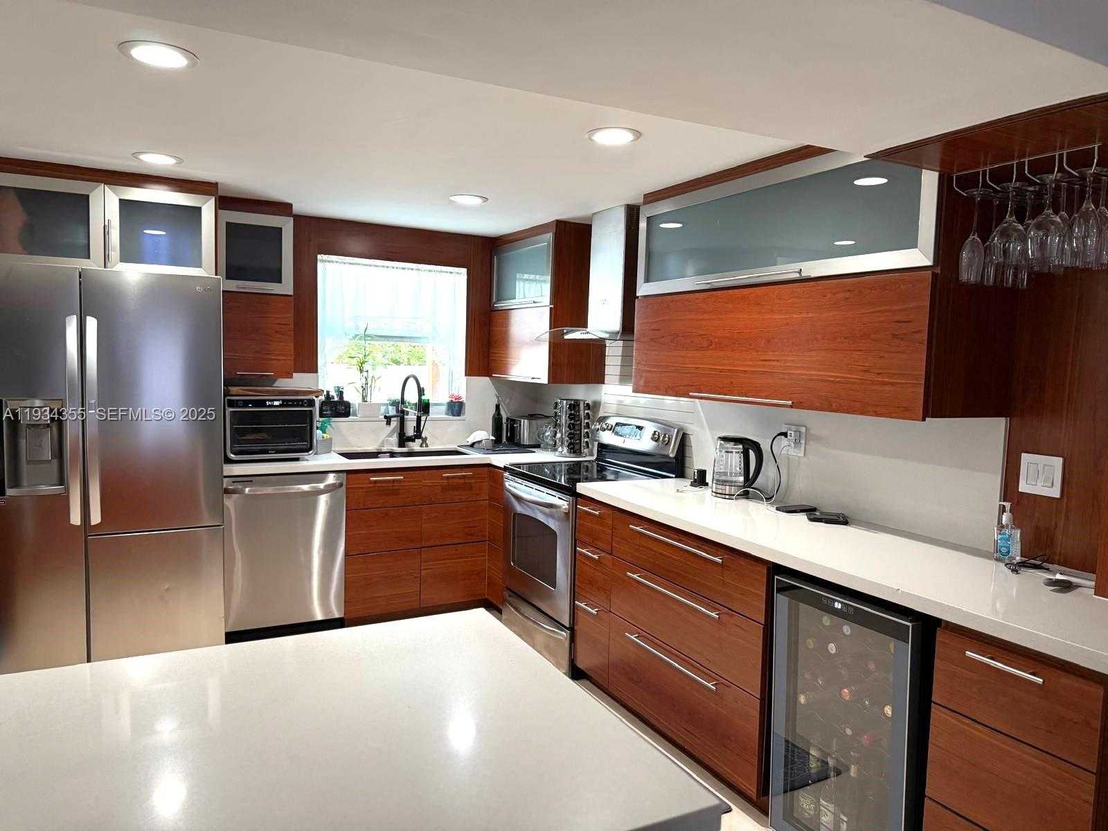 Small Image of 2430 SOUTH WEST 22ND TER, Miami Number 6