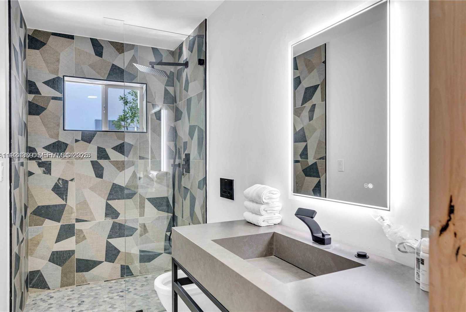 Small Image of 4708 ALTON RD, Miami Beach Number 13