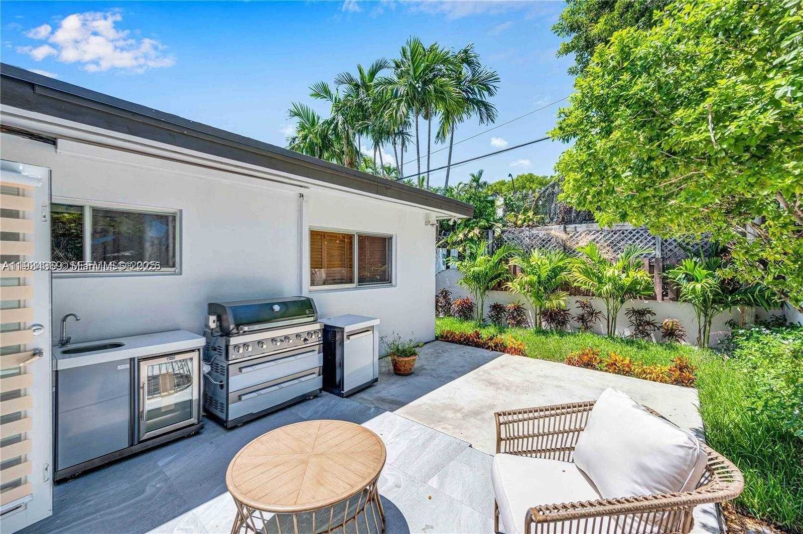 Small Image of 4708 ALTON RD, Miami Beach Number 4