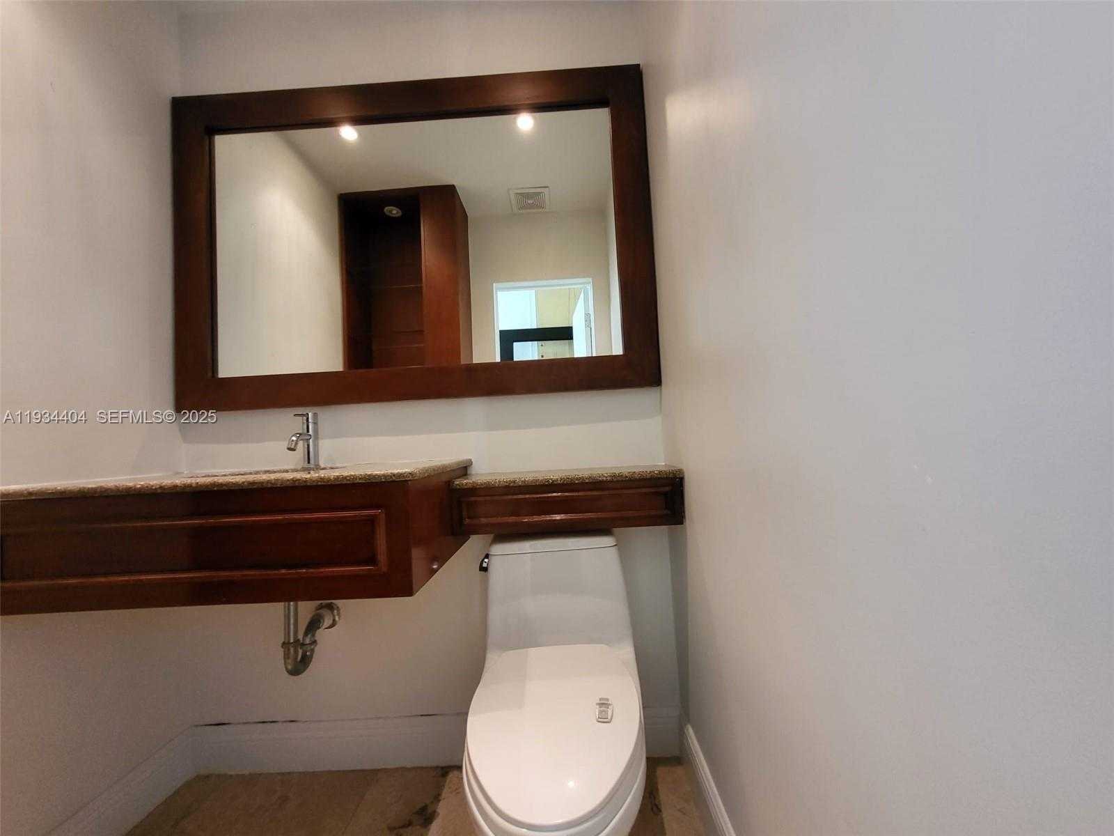 Small Image of 825 CREMONA AVE, Coral Gables Number 11