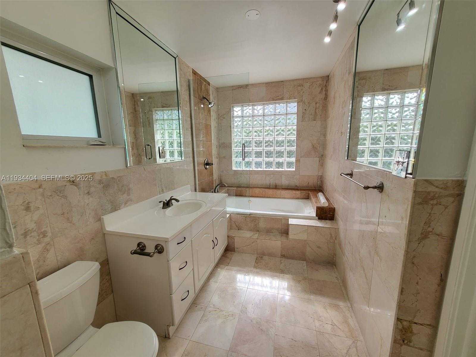 Small Image of 825 CREMONA AVE, Coral Gables Number 15