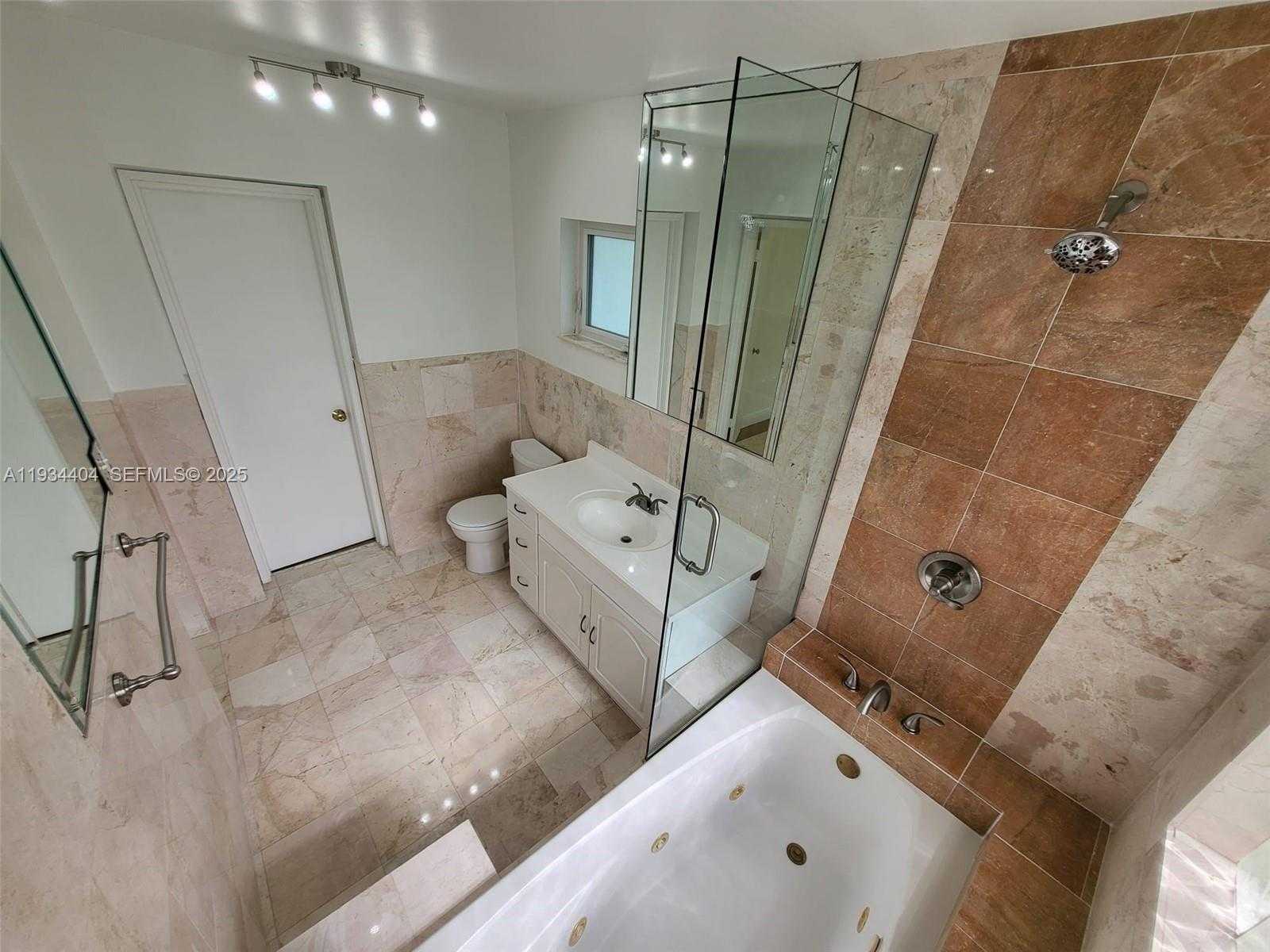 Small Image of 825 CREMONA AVE, Coral Gables Number 16