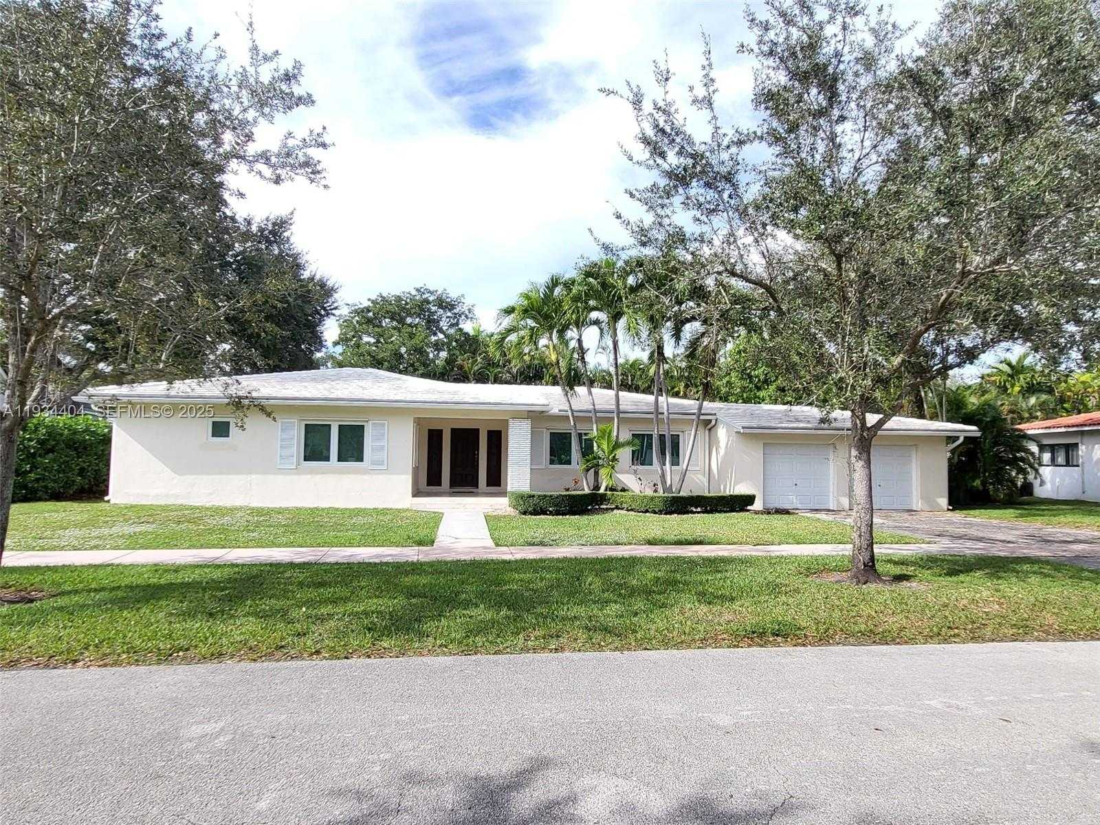 Small Image of 825 CREMONA AVE, Coral Gables Number 2