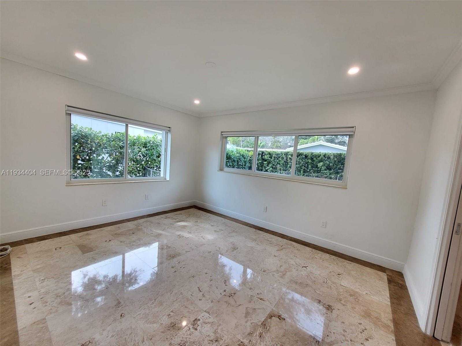 Small Image of 825 CREMONA AVE, Coral Gables Number 21