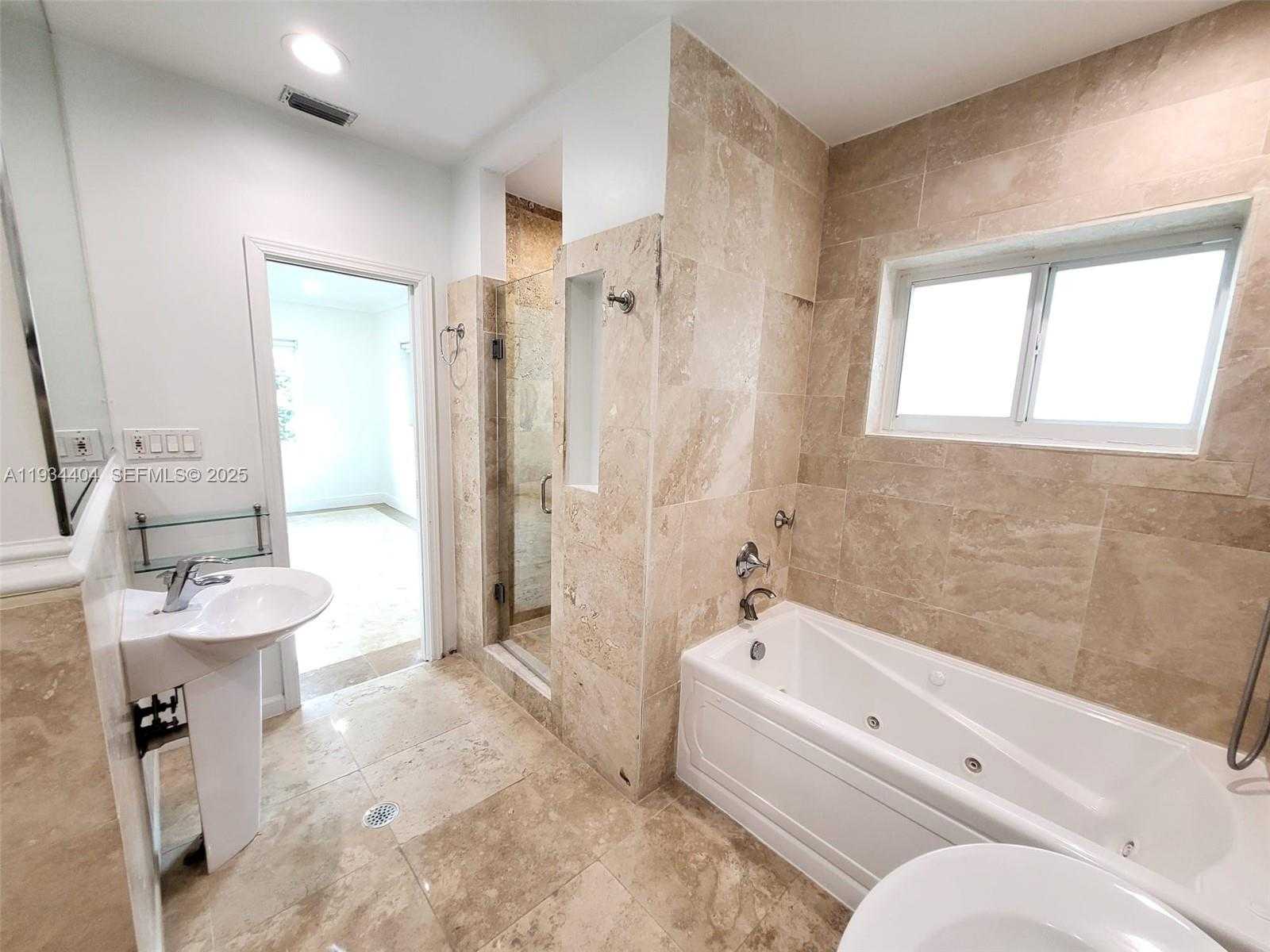 Small Image of 825 CREMONA AVE, Coral Gables Number 23