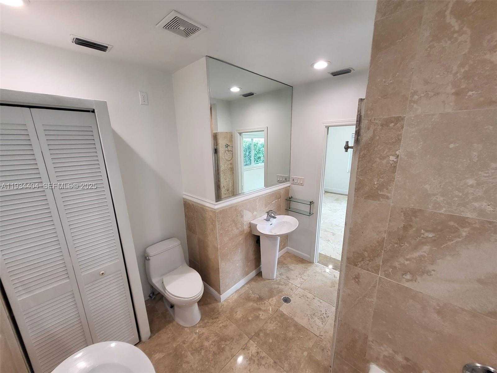 Small Image of 825 CREMONA AVE, Coral Gables Number 24