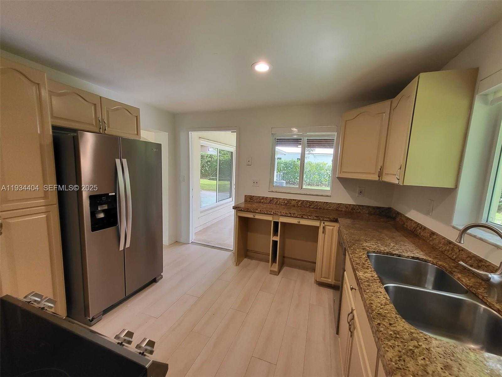 Small Image of 825 CREMONA AVE, Coral Gables Number 27