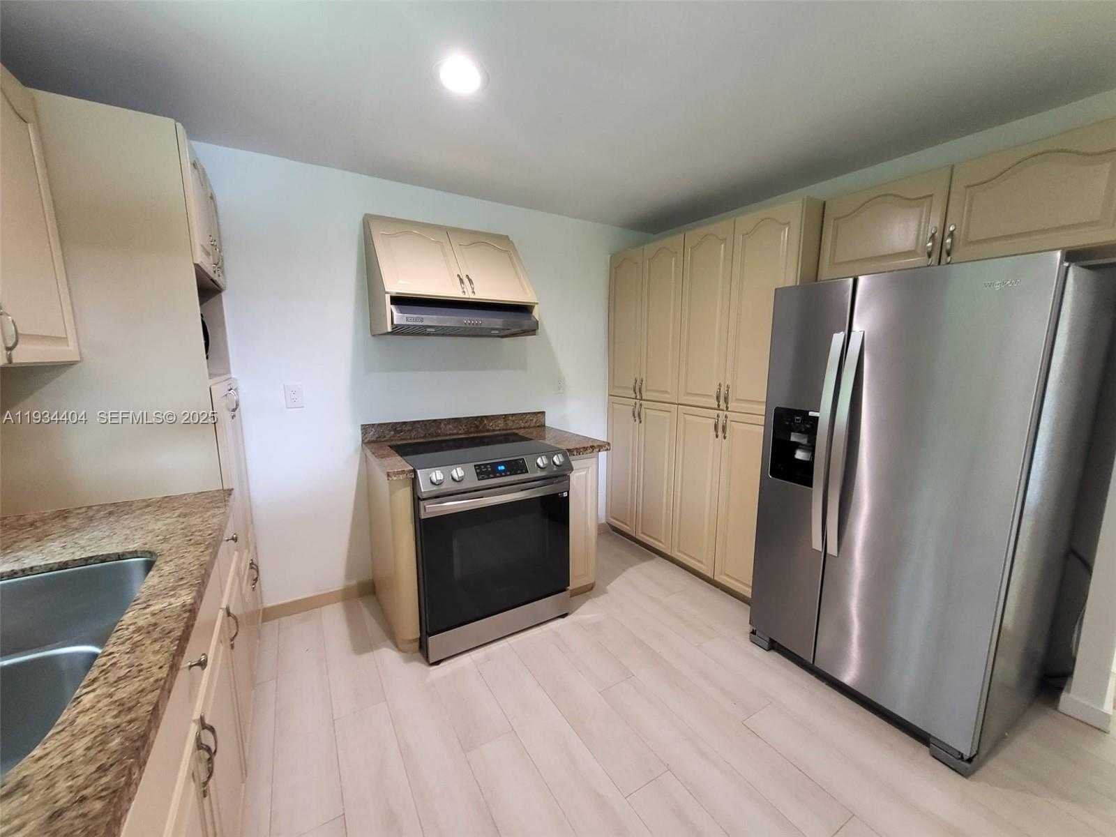 Small Image of 825 CREMONA AVE, Coral Gables Number 28