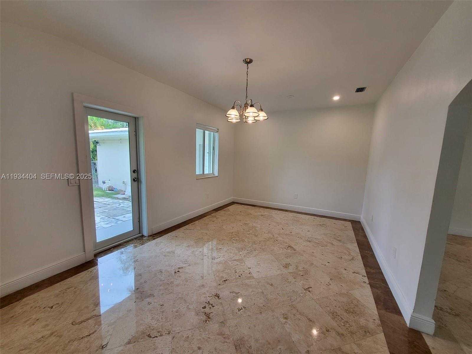 Small Image of 825 CREMONA AVE, Coral Gables Number 31